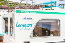 Barka turystyczna Penichette 950 E - z zewnątrz foto: LOCABOAT