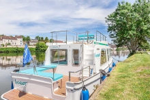 Barka turystyczna Penichette 950 E - z zewnątrz foto: LOCABOAT