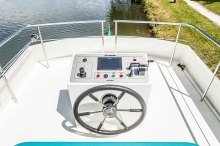 Barka turystyczna Penichette 950 E - z zewnątrz foto: LOCABOAT