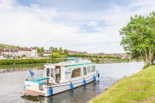 Barka turystyczna Penichette 950 E - z zewnątrz foto: LOCABOAT