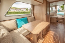 Barka turystyczna Penichette 950 E foto: LOCABOAT