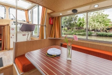 Barka turystyczna Penichette 1107 W - czarter barek foto: LOCABOAT