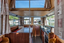 Barka turystyczna Penichette 1107 W - czarter barek foto: LOCABOAT