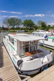 Barka turystyczna Penichette 1260 R - czarter barek foto: LOCABOAT