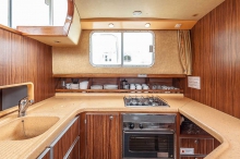 Barka turystyczna Penichette 1400 FB - kuchnia foto: LOCABOAT