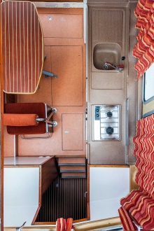 Barka turystyczna Penichette 1120 R - czarter barek foto: LOCABOAT