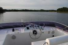 Barka turystyczna Europa 700 - zewnętrzne stanowisko sterowe foto: LOCABOAT