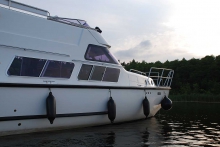 Barka turystyczna Europa 700 z zewnątrz foto: LOCABOAT