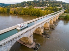 Pont Canal Garonne. Południowo - zachodnia Francja - czarter barek turystycznych foto: LOCABOAT
