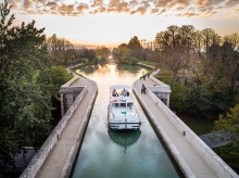 Pont Canal Garonne. Południowo - zachodnia Francja - czarter barek turystycznych foto: LOCABOAT